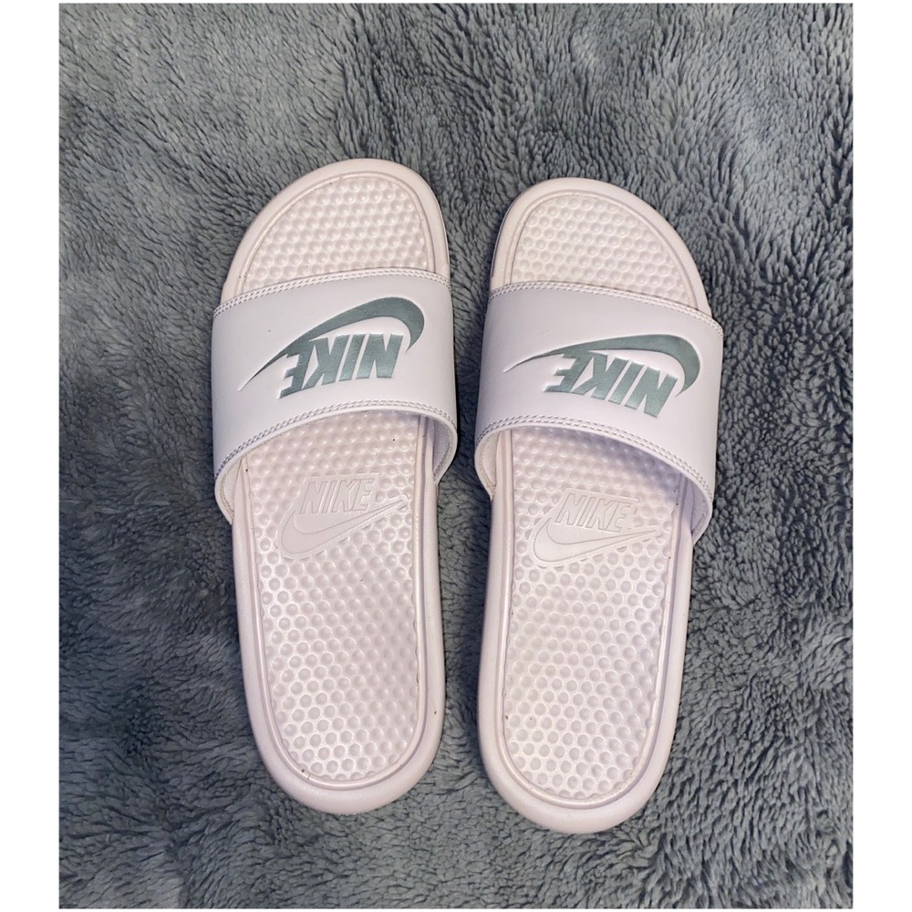 Nike benassi slides
